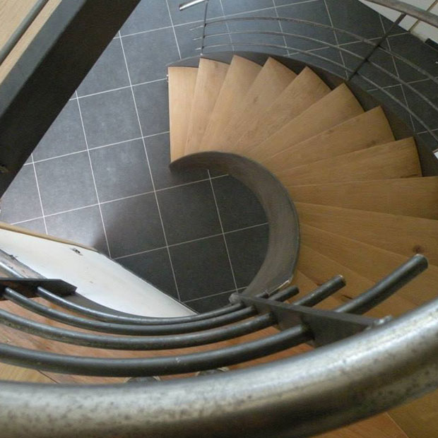 Escalier hélicoïdal bois et métal